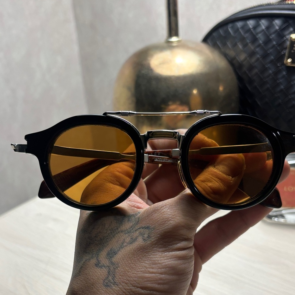 Stylish Black and Gold Women's Sunglasses